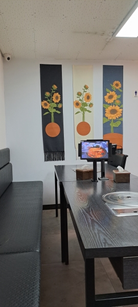 식당 내부 모습이에요.