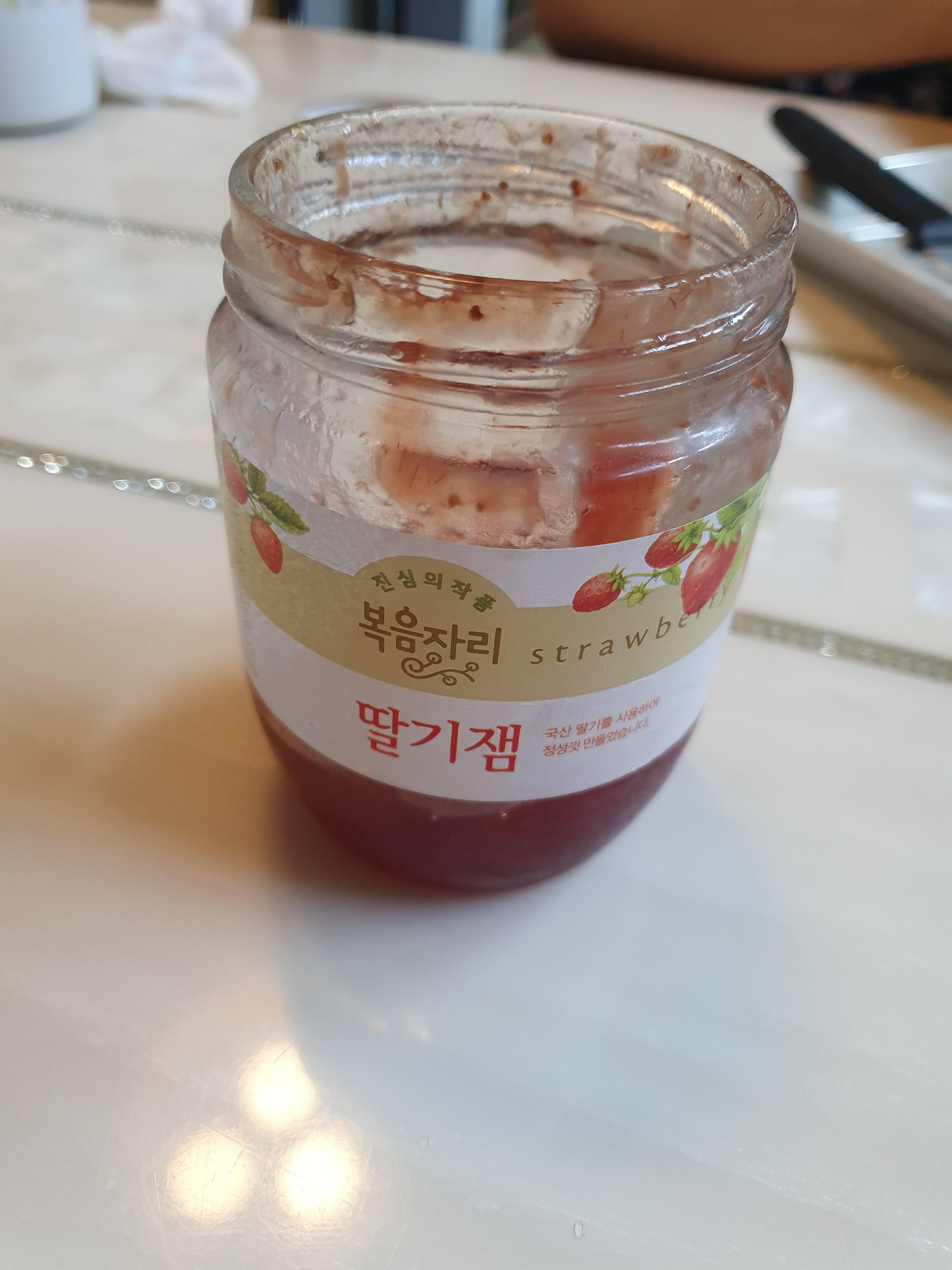 복음자리 딸기쨈이랑 같이 싸서 먹어도 맛이 좋음.