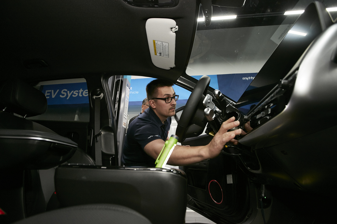 현대자동차 제15회 월드스킬올림픽 개최! 50개국 75명 기술인력, 글로벌 정비왕을 가리다 관련 사진