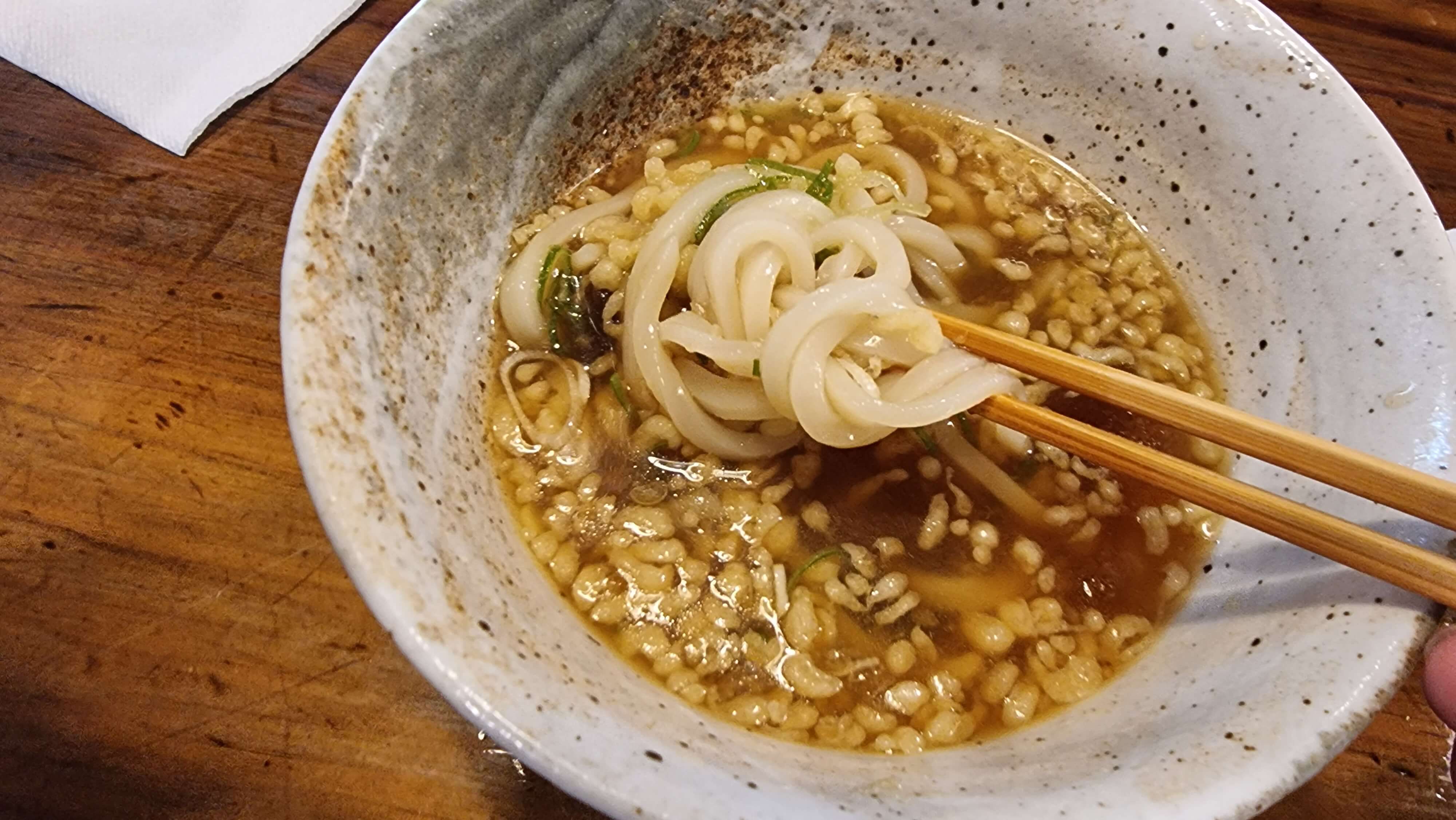 냉우동 젓가락으로 잡아봄