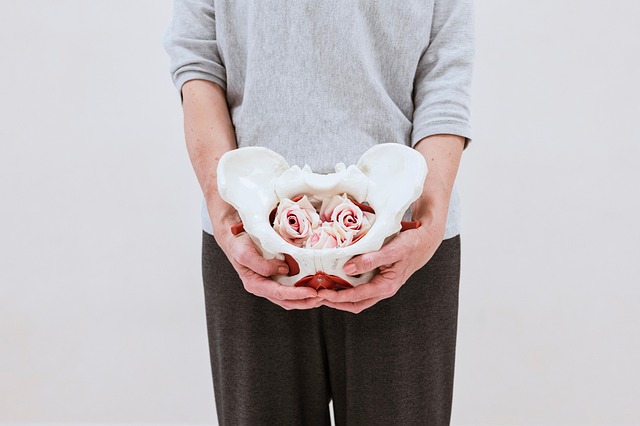 노인성 골절도 질병으로 예방하고 관리하면 이겨낼 수 있다는 것을 설명하고 있습니다.