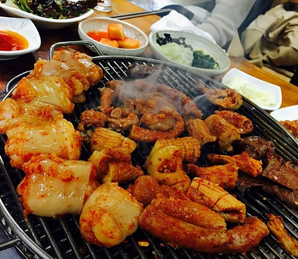 1. 대신동 옛날오막집 – 부산 양곱창의 원조