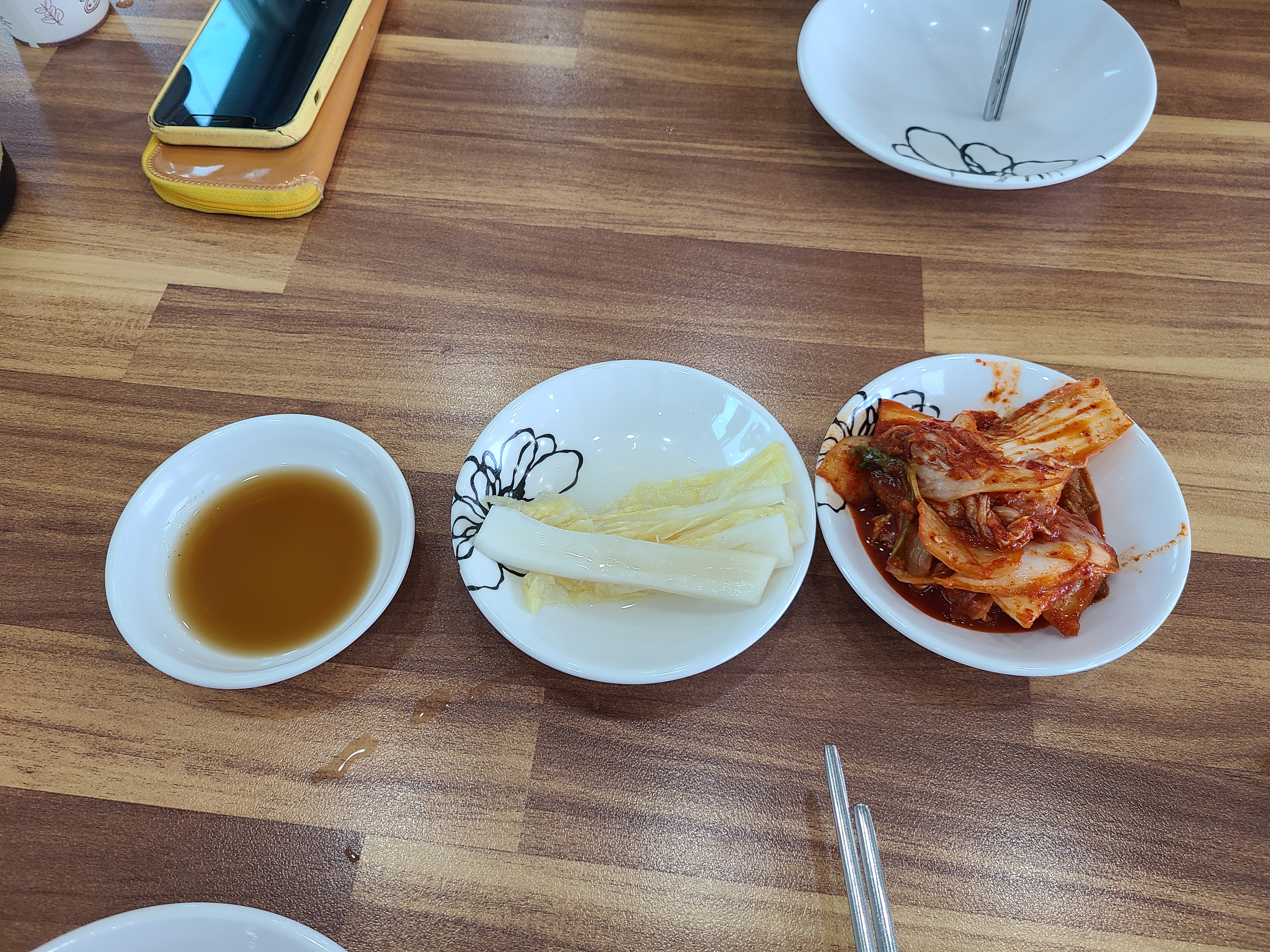 포천 가람국수집 기본 반찬 셋팅, 백김치 겉절이