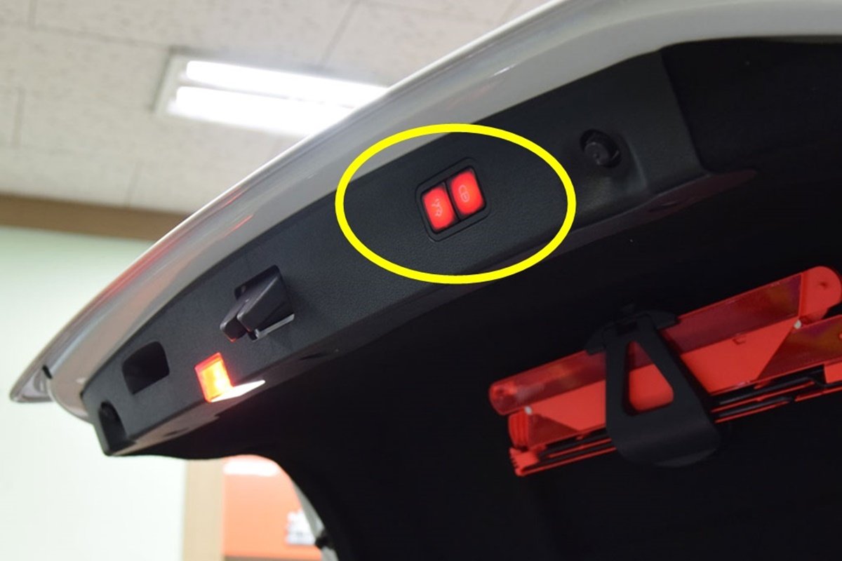 전동 트렁크와 핸즈프리