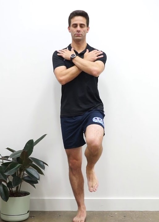 노화예방 눈감고 외발로 서기