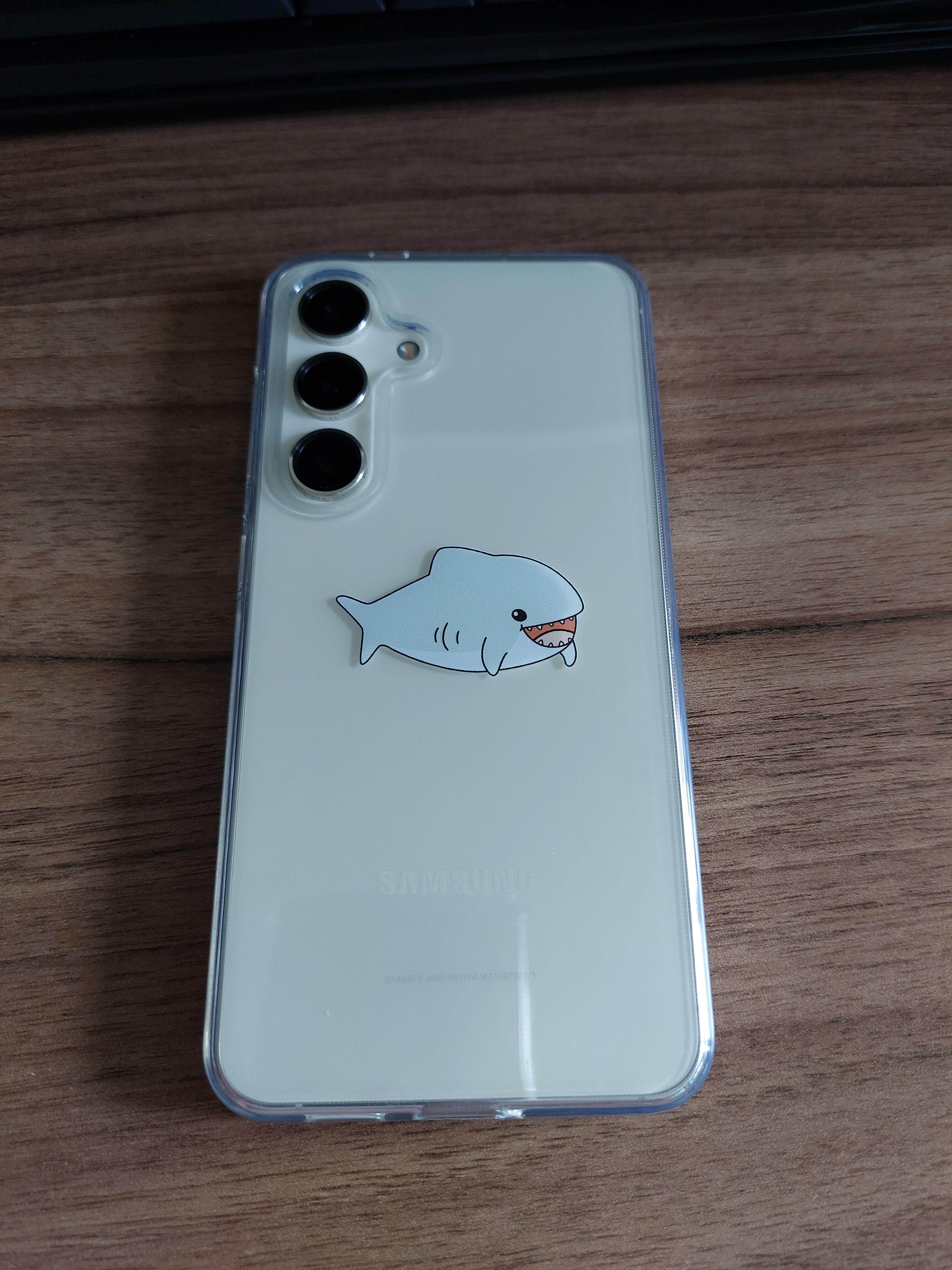 S24 상어 젤리케이스 착용샷