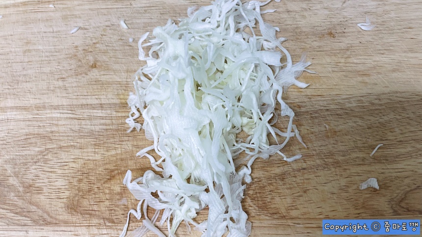 얇게-썰어진-양배추