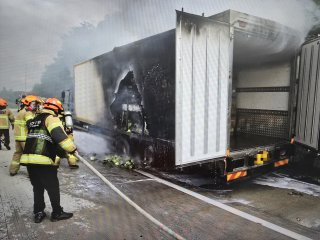 차량 폭발로 대형 화재 번져