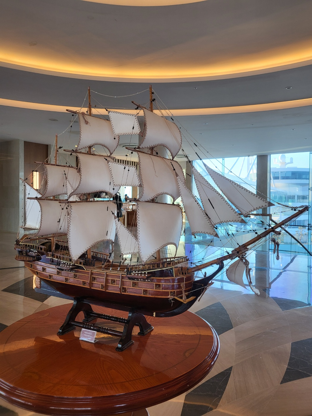 정동진 썬크루즈 리조트: 숙박 없이 100% 즐기기! 조각공원 입장료 환급 팁과 레스토랑 이용 후기(회전 레스토랑 가격정보)