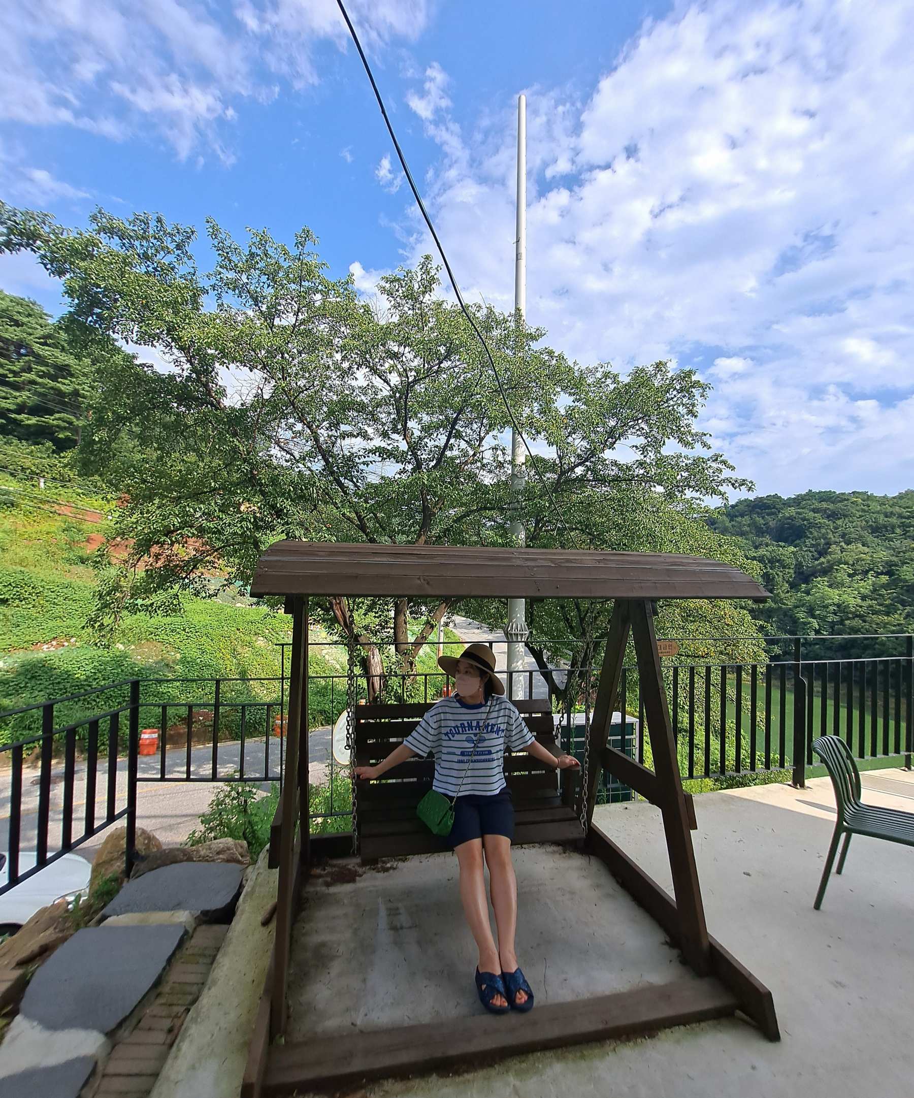 커피라끄 나무그네