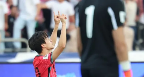 이재성이 요르단과의 경기에서 선제골 후 세리머니를 하고 있는 모습