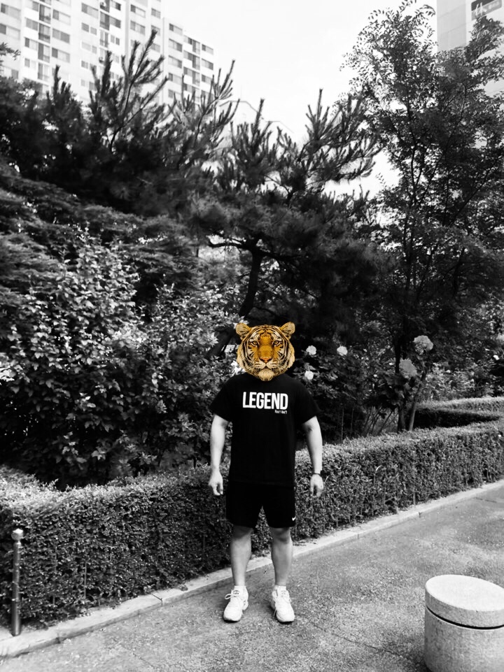 데일리 룩(오뭘입)_강경원 티셔츠&#44; 강경원 레전드 티셔츠&#44; 나이키 반바지&#44; 뉴발란스 608 운동화 OOTD