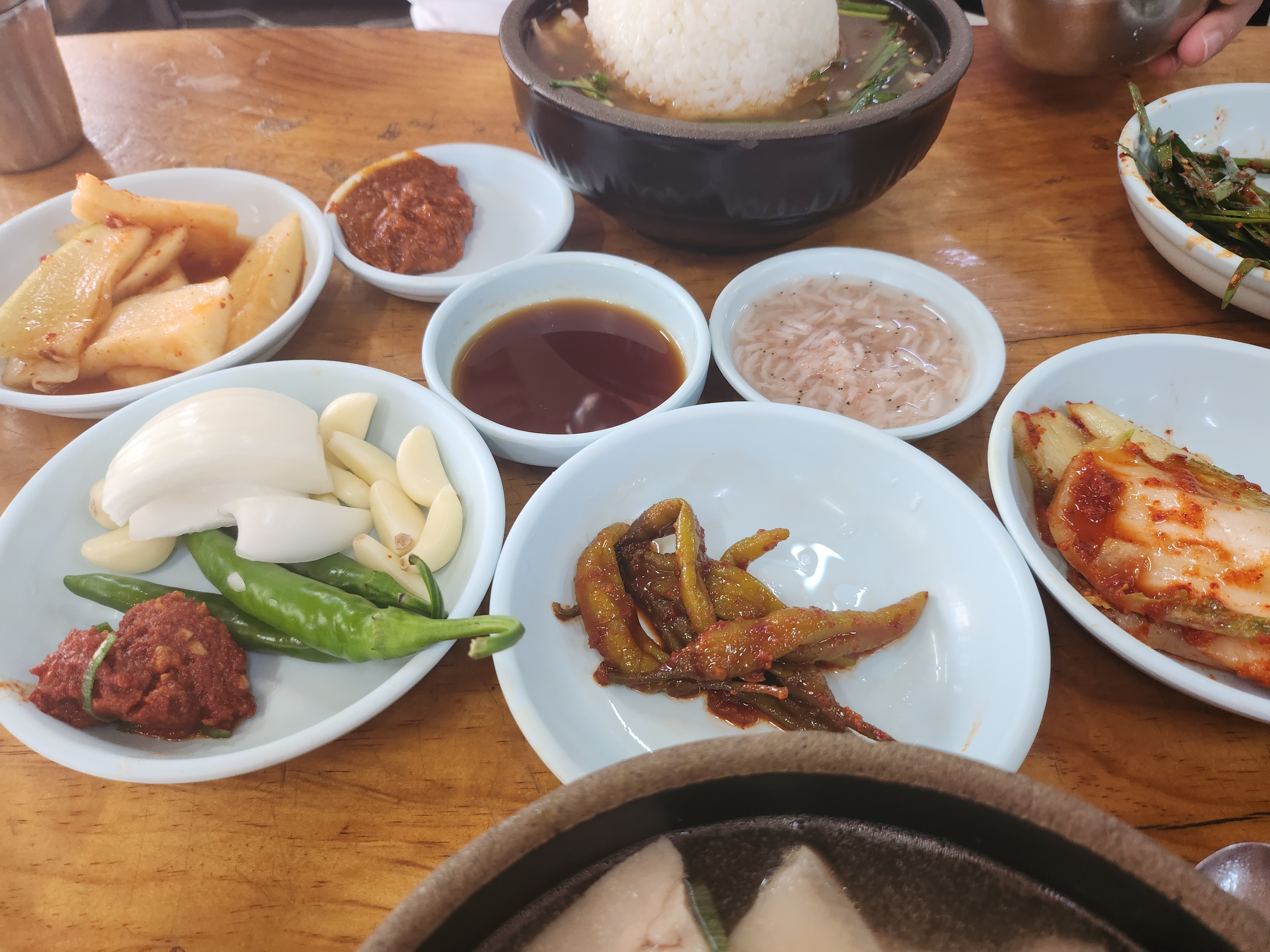부산국밥맛집-밑반찬들