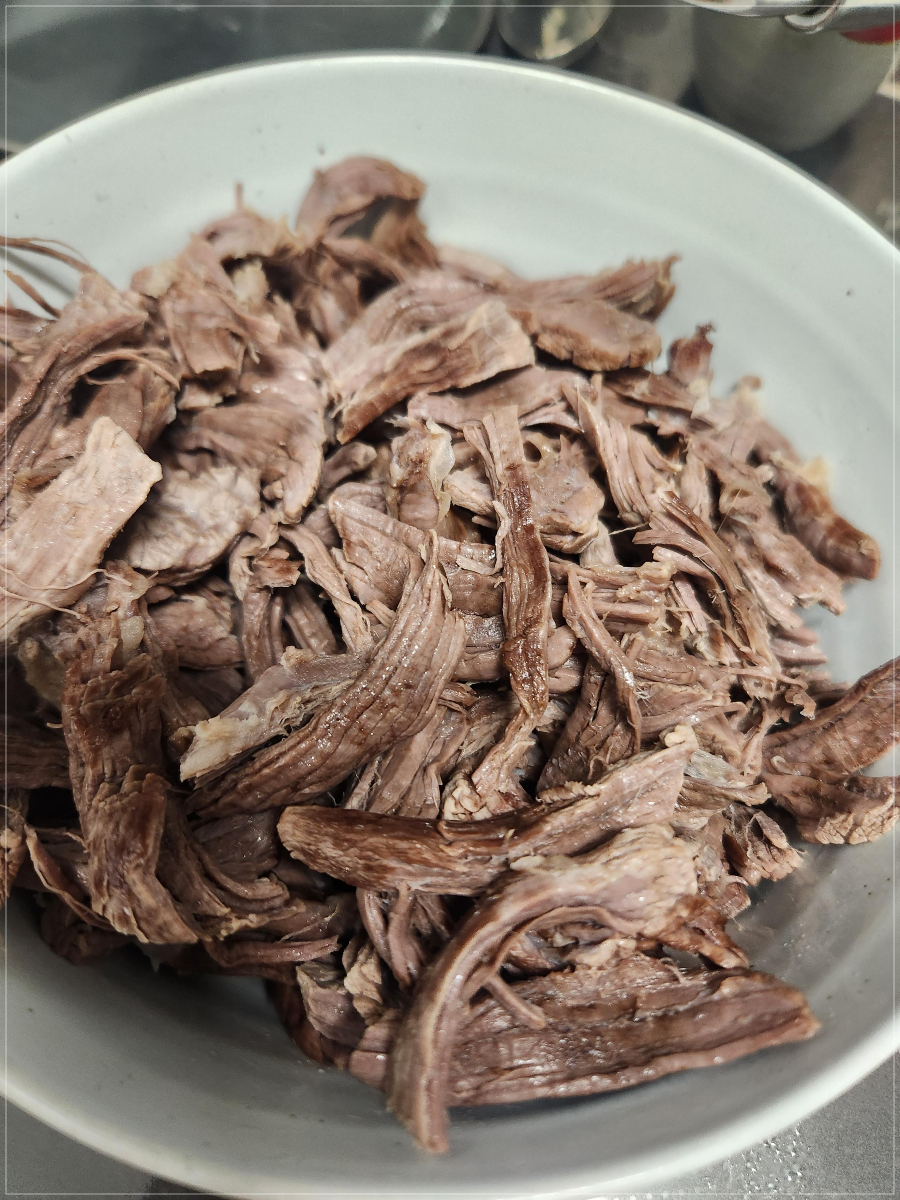 장조리 고기 찢기