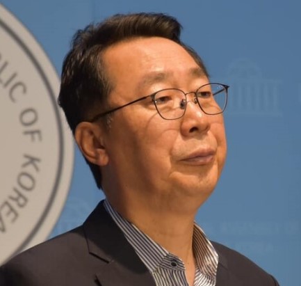 최근 더불어민주당에 남기로 한 비명계 윤영찬 의원