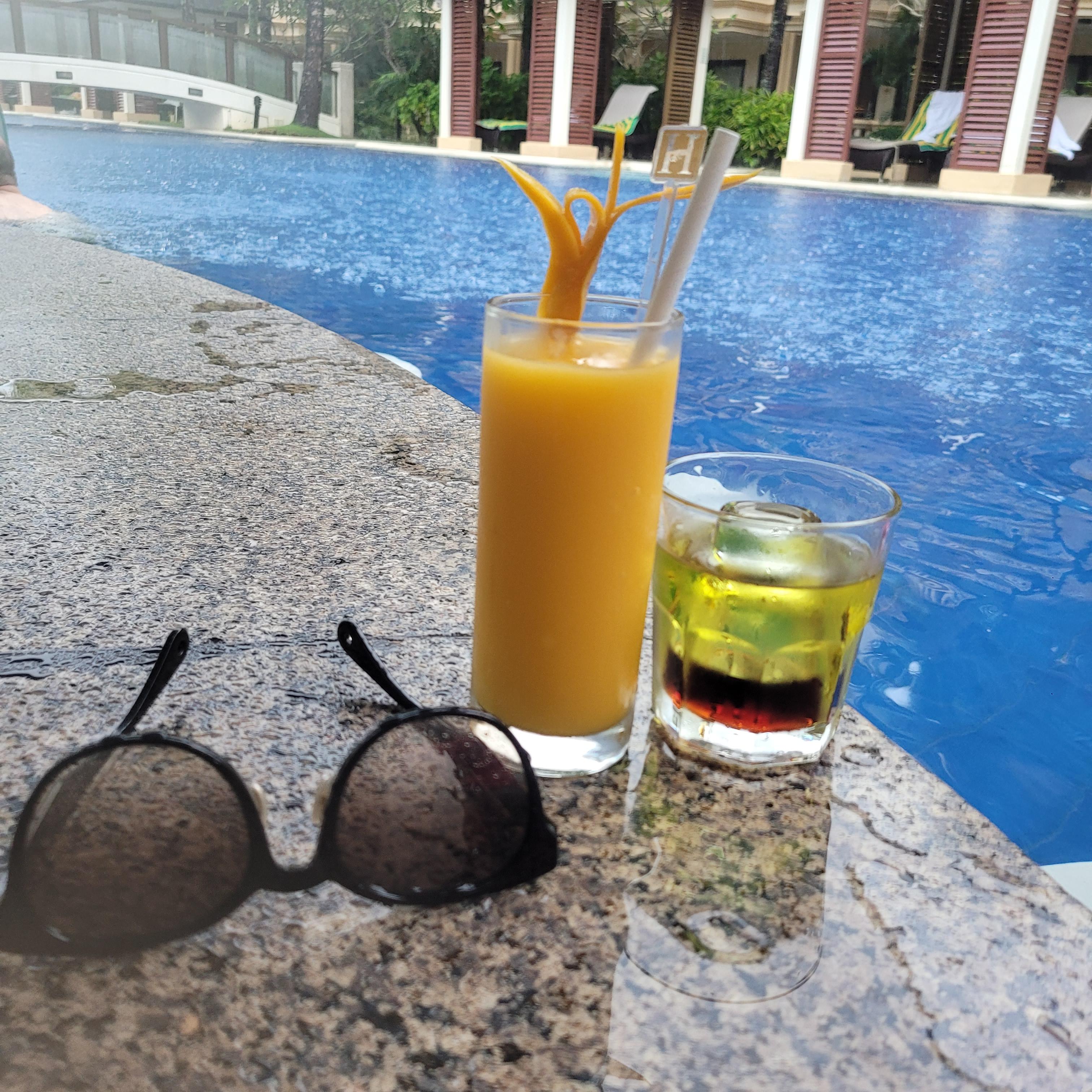 이미지-alt-태그-헤난가든리조트 망고셰이크와 칵테일