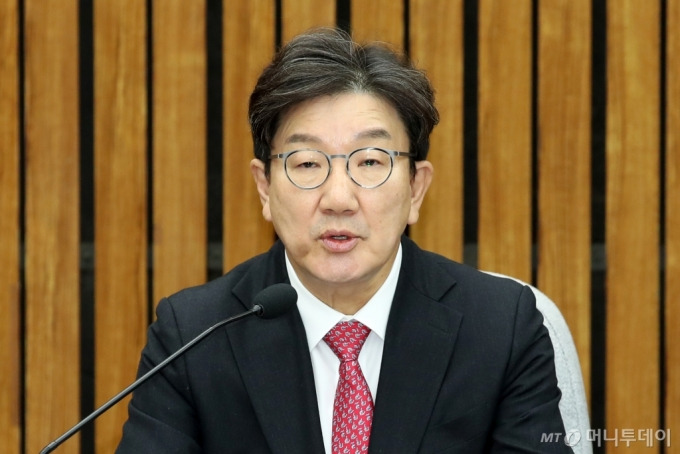 권성동