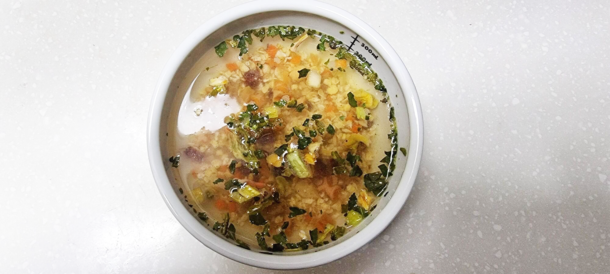 사료 물에 불리기