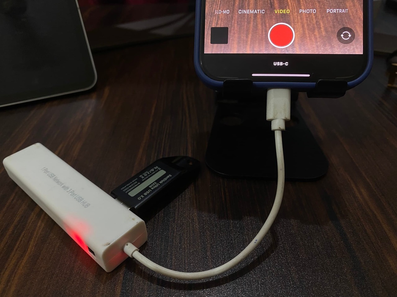 iPhone 15의 USB-C 포트로 할 수 있는 11가지