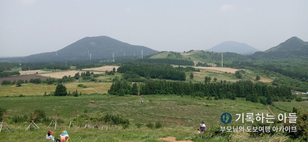 백약이오름 능선 확 트인 풍경