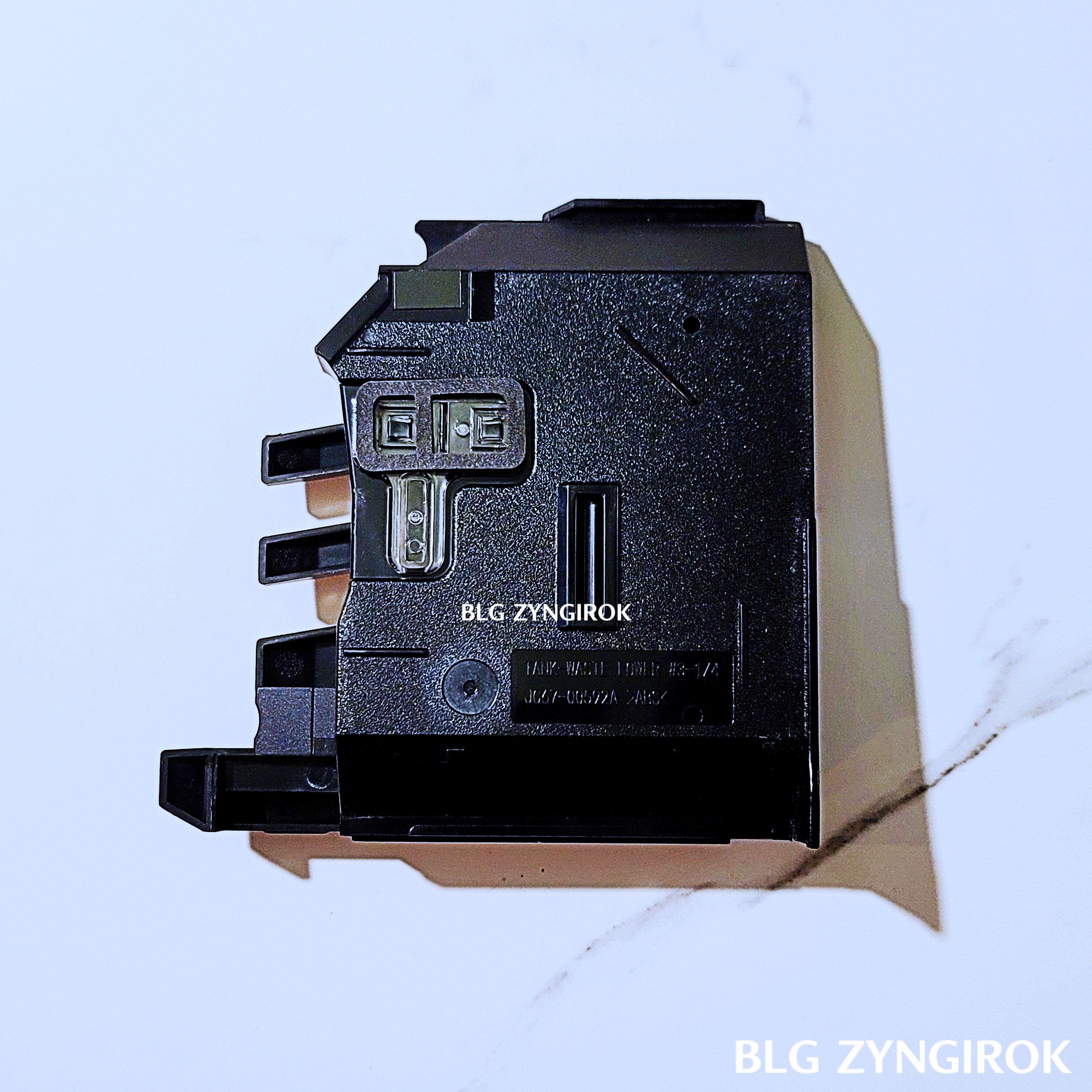 폐토너통 옆면 모습이다.