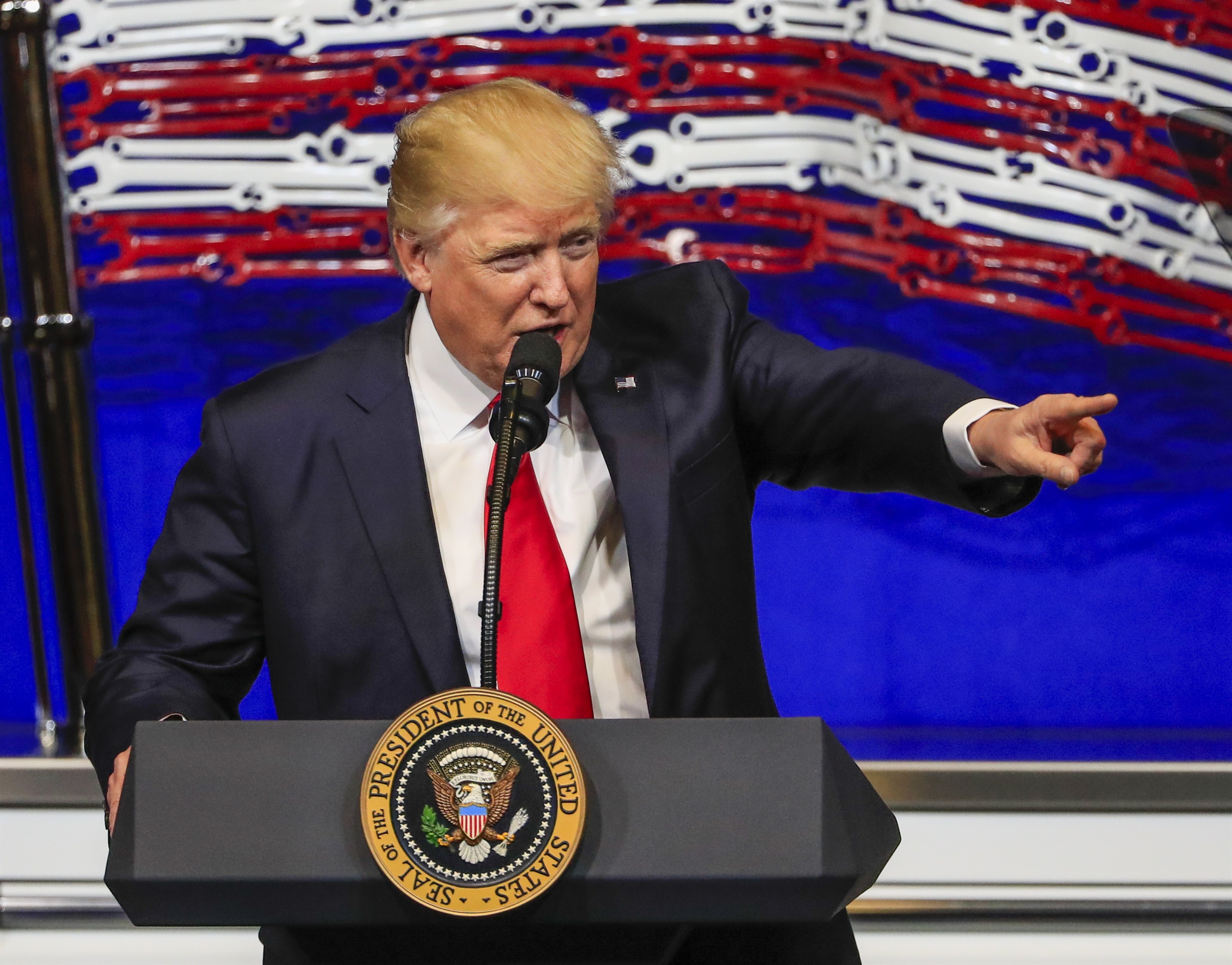 도널드 트럼프 대통령 출생 학력 경력 주요정책 및 행보 프로필