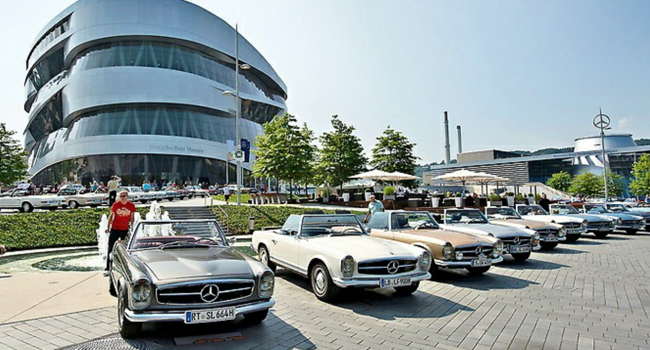벤츠 박물관 건물 외관 및 벤츠 클래식카 전시 사진