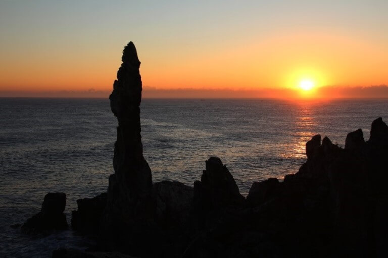 동해 추암해변 촛대바위 해돋이