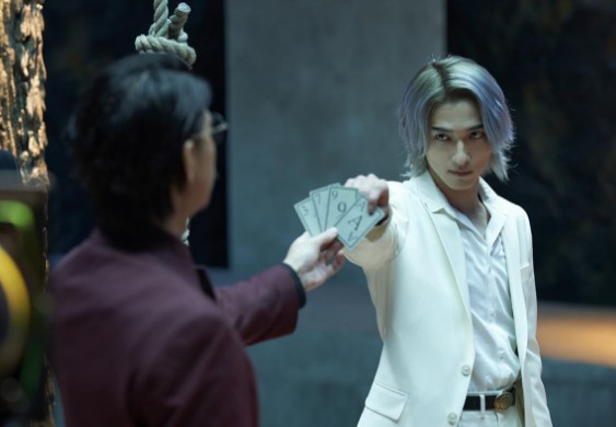 넷플릭스 일본 도박 영화다시보기추천 거짓말 사냥꾼 바쿠 결말 후기 리뷰 - 호평과 혹평