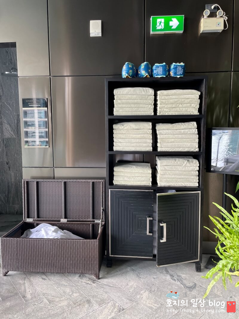 방콕 신돈캠핀스키 수영장 타월