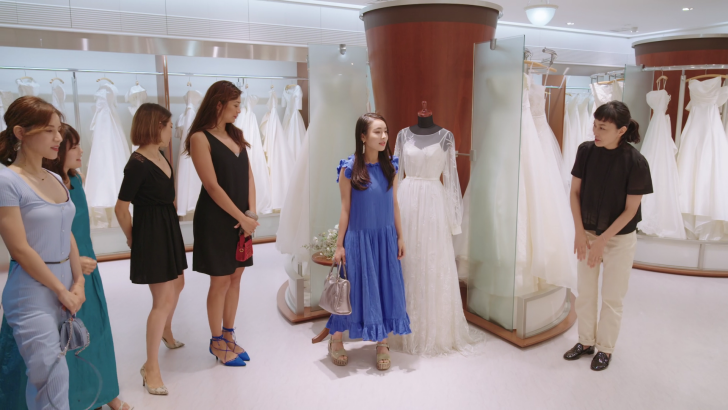 웨딩드레스-보러-온-여성-참가자들
