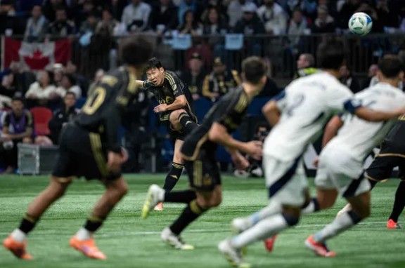 손흥민 LAFC 프리킥 골, 95분 기적… 서부 콘퍼런스 준결승 명장면 총정리 관련 사진