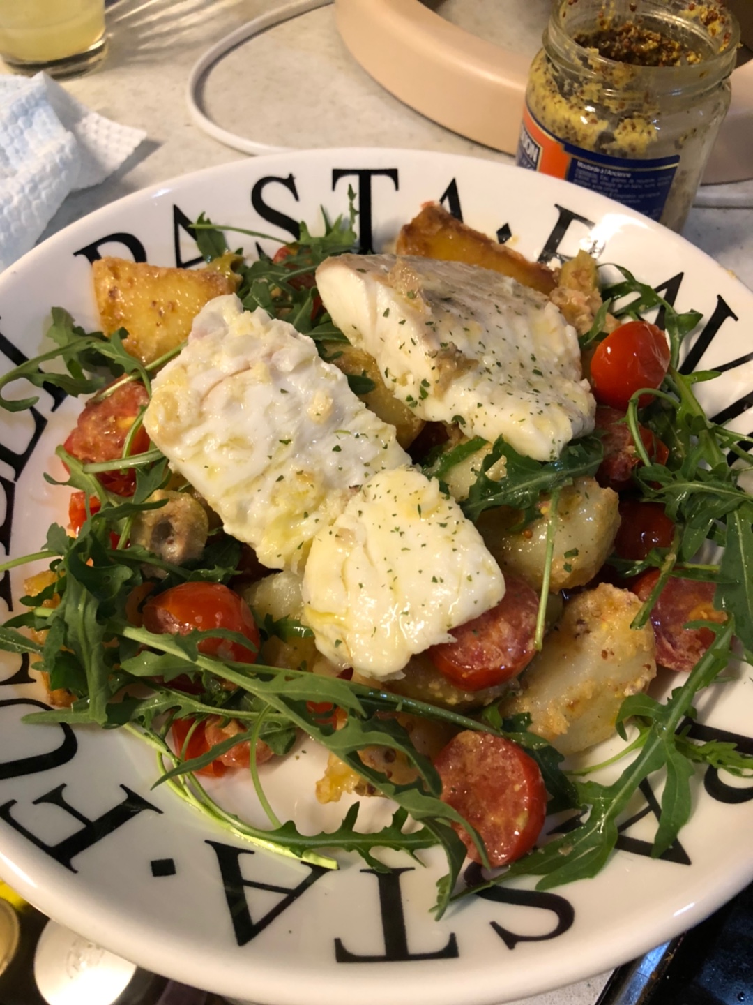 광어구이-얹은-샐러드-완성