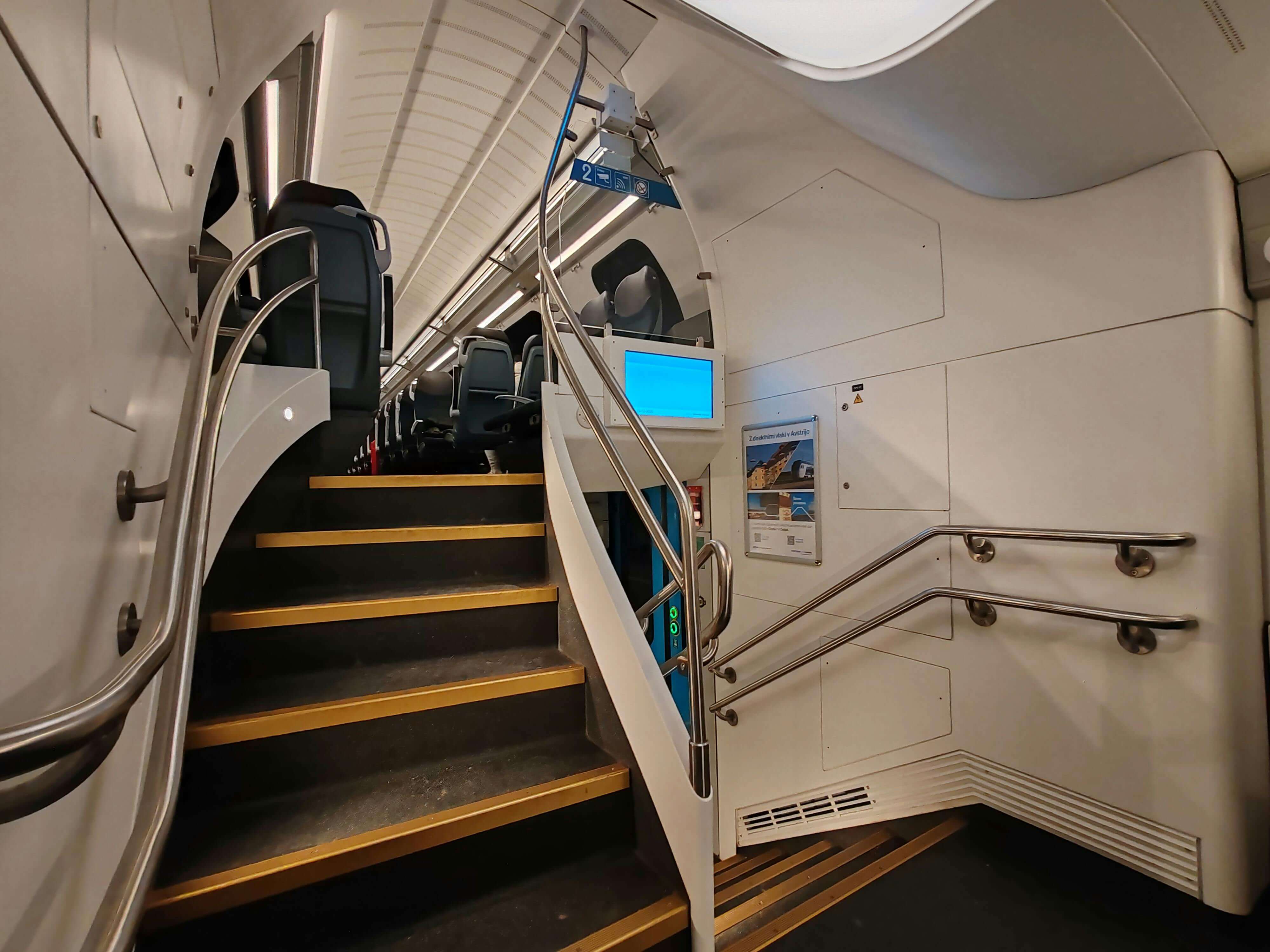 국비 기반 웹퍼블리셔 vs 프론트엔드