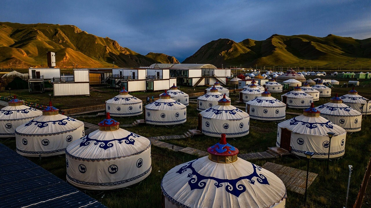 몽골 유목민 마을의 계절 축제
