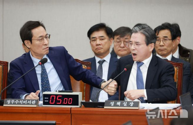 김용범 정책실장 AI 시대 초과이윤 국민배당금제 도입 논란과 코스피 8000선 급락 배경 분석