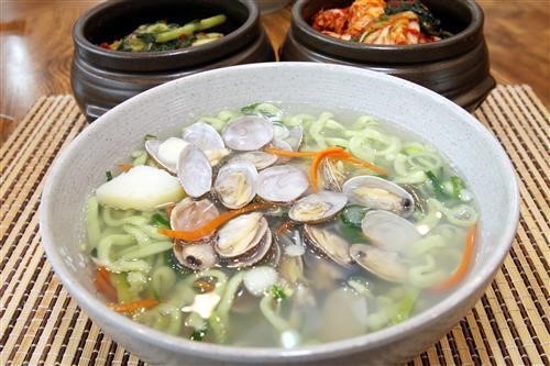 6시내고향 대전 갈마동 고향노포 30년 전통 수타 손칼국수 콩나물 두부 두루치기 칼국수 맛집 추천