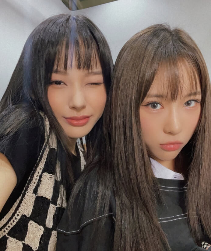 윙크하는-노제와-로잘린