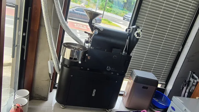 카페 이견대 로스팅