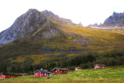 산과 마을 – 산줄기가 만든 보호와 위협