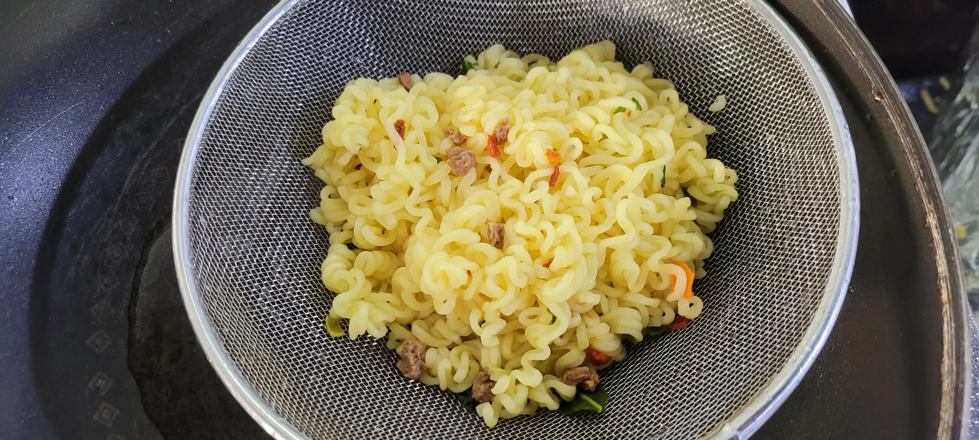 채에 거르기