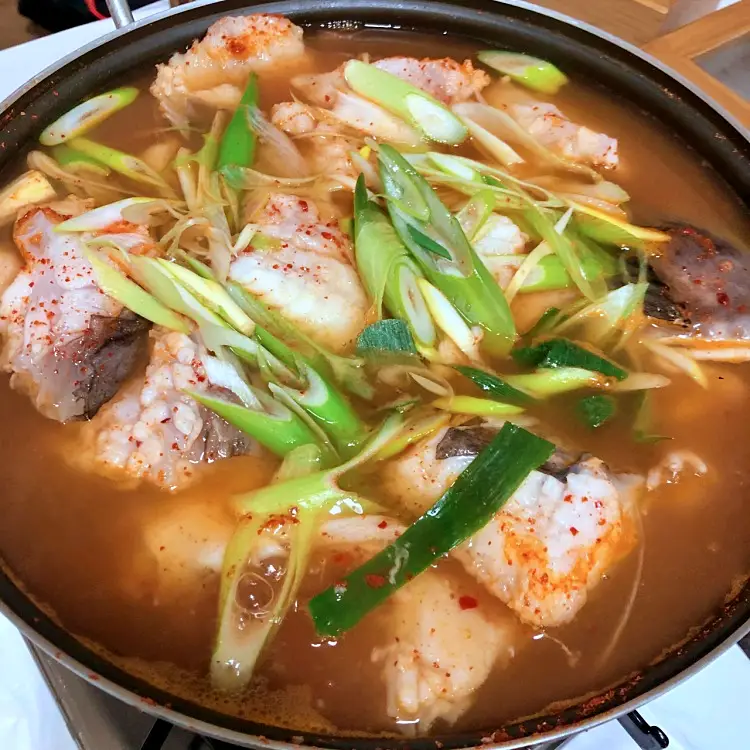 토요일은 밥이좋아 아침식사 가능한 물메기탕 꼼치탕 소고기뭇국 맛있는 식당 군산 리얼 현지인 맛집 추천 토밥즈 방송정보