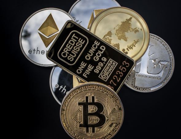 2025년 비트코인과 금의 안전 자산으로서의 비교 분석