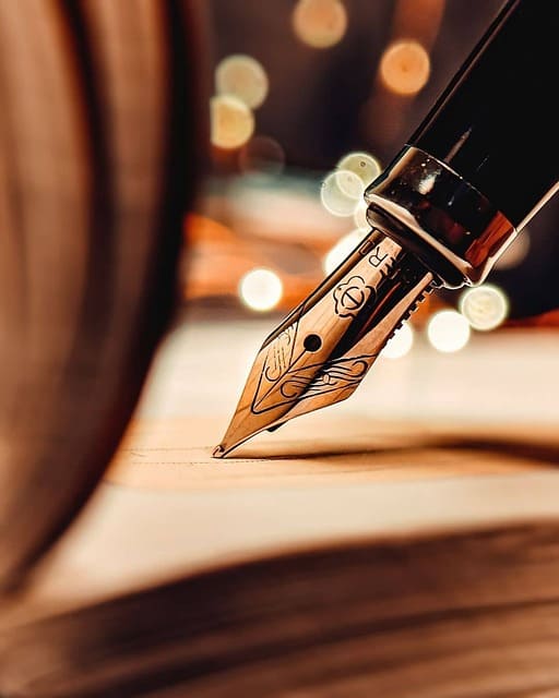 사각사각 소리내는 만년필