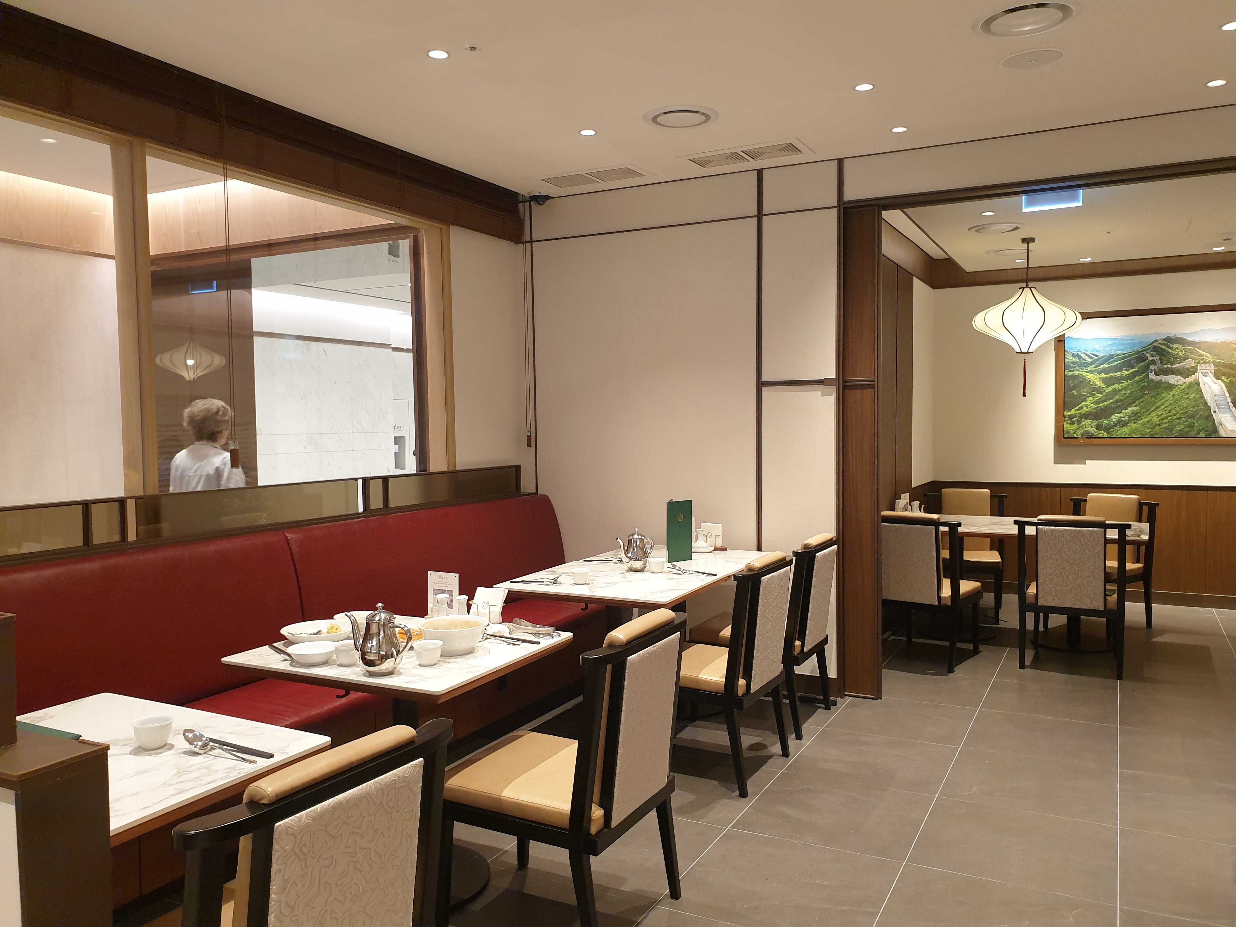 호경전 실내 테이블 구성