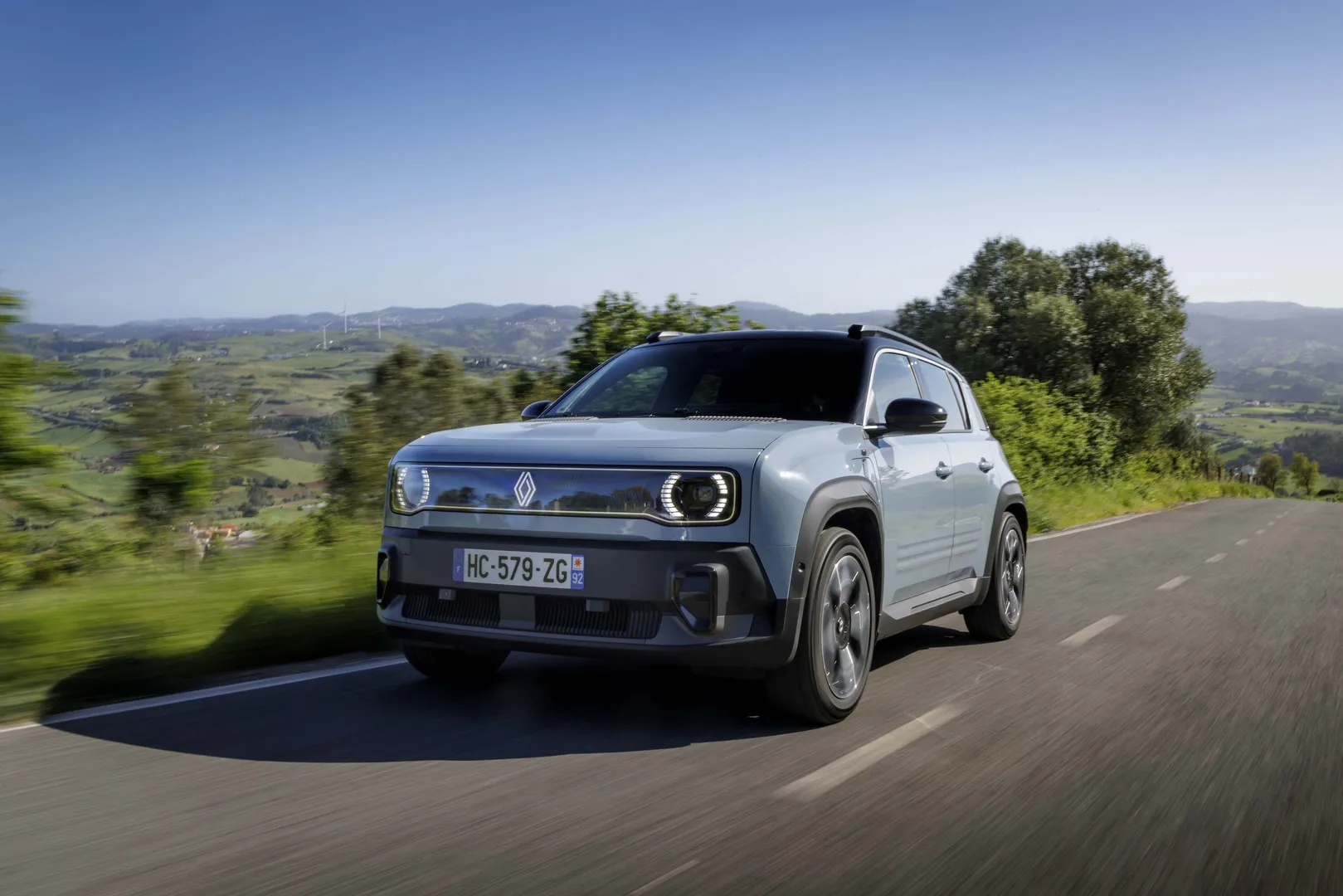 르노 4 E-Tech 차량 이미지