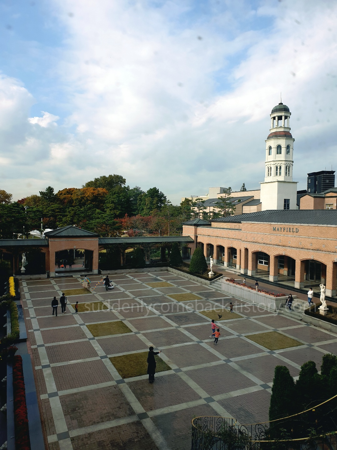 숙소에서 보이는 아트아리움 모습