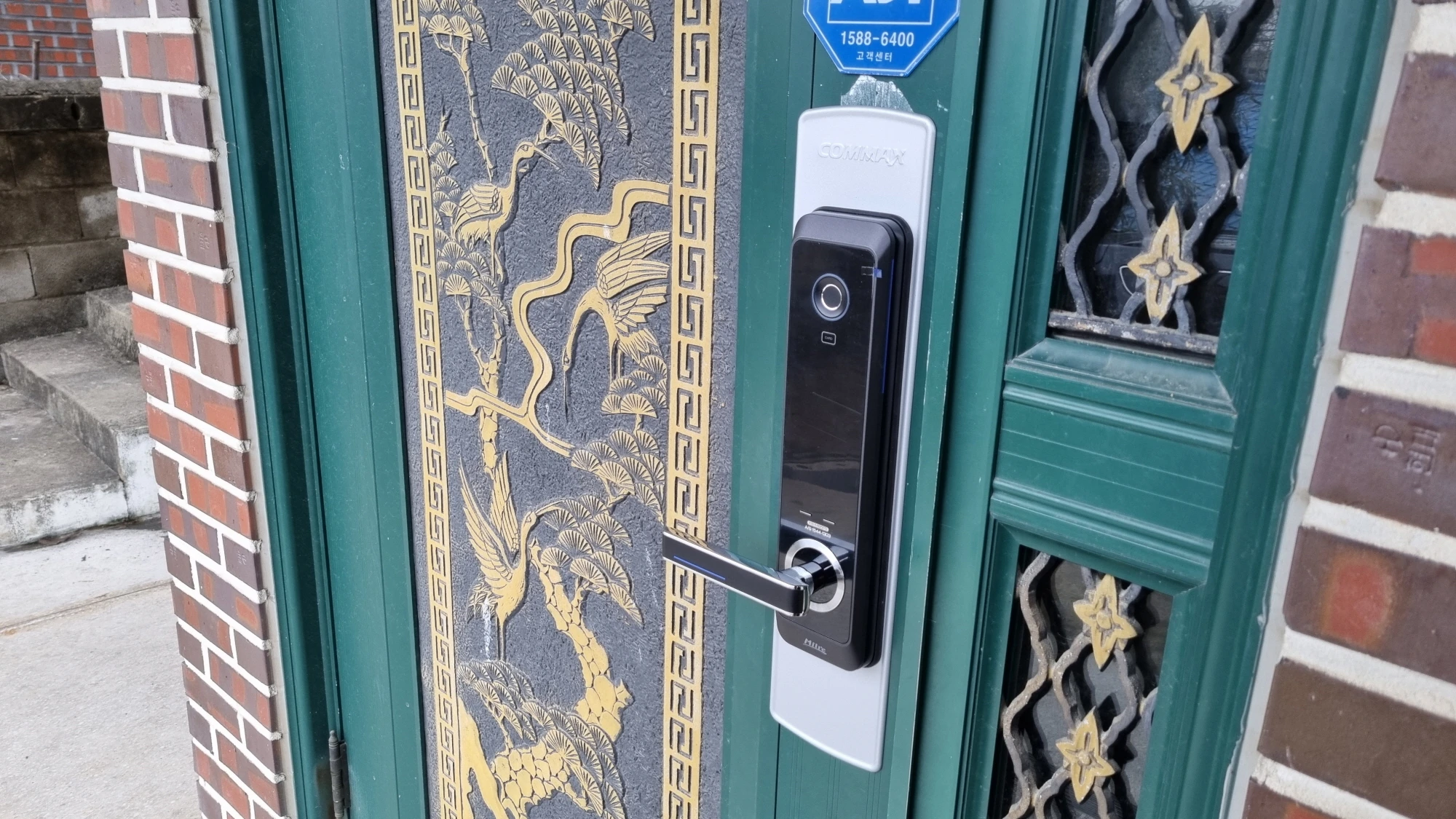 실외 도어록 끼운 모습