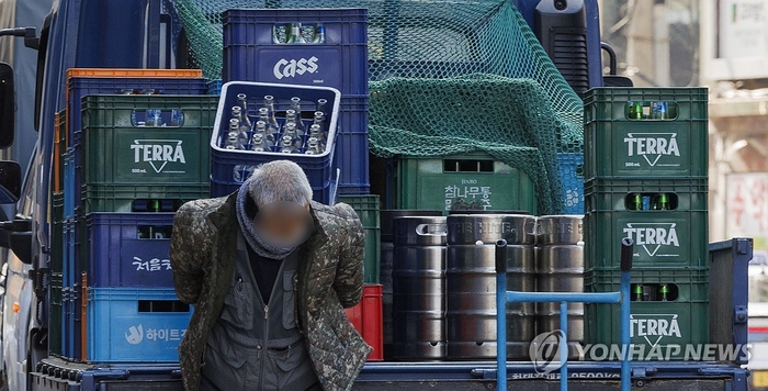 지난 2월 숙박음식점업 생산 지수가 3.8% 전년 동기 대비 감소했다. 연합뉴스