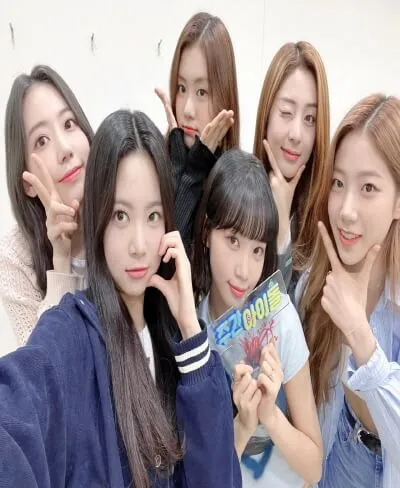 르세라핌-단체-셀카-1